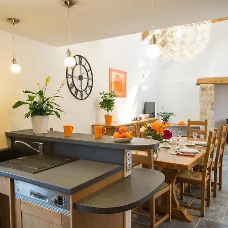 Ferienhaus L'etable De Pierre Nojaret